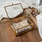 Personalisierte Ringbox aus Glas in Gold mit Sand Kissen | Vintage-Ringbox für Hochzeit & Verlobung