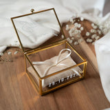 Personalisierte Ringbox aus Glas in Gold mit Sand Kissen | Vintage-Ringbox für Hochzeit & Verlobung
