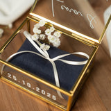 Personalisierte Ringbox aus Glas in Gold mit dunkelblauem Kissen | Vintage-Ringbox für Hochzeit & Verlobung