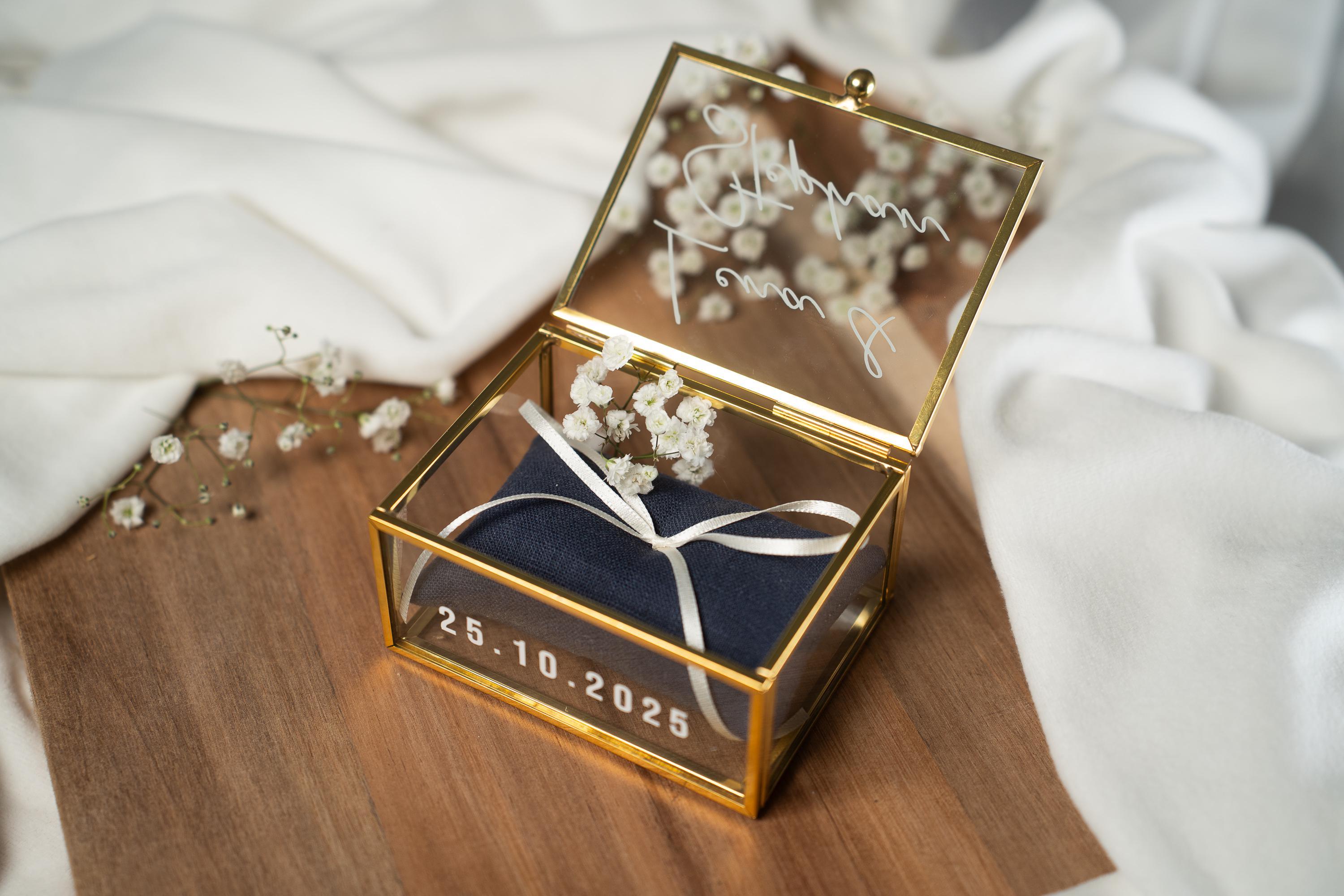 Ringbox Gold mit Navy Kissen | personalisiert mit Namen und Datum