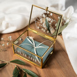 Personalisierte Ringbox aus Glas in Gold mit petrol Kissen | Vintage-Ringbox für Hochzeit & Verlobung
