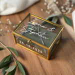Personalisierte Ringbox aus Glas in Gold mit oliv Kissen | Vintage-Ringbox für Hochzeit & Verlobung