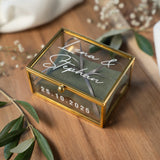 Personalisierte Ringbox aus Glas in Gold mit oliv Kissen | Vintage-Ringbox für Hochzeit & Verlobung