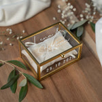 Personalisierte Ringbox aus Glas in Gold mit vintage Kissen | Vintage-Ringbox für Hochzeit & Verlobung
