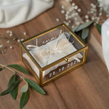 Personalisierte Ringbox aus Glas in Gold mit vintage Kissen | Vintage-Ringbox für Hochzeit & Verlobung