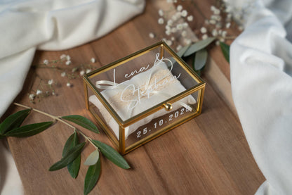 Personalisierte Ringbox aus Glas in Gold mit vintage Kissen | Vintage-Ringbox für Hochzeit & Verlobung