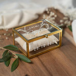 Personalisierte Ringbox aus Glas in Gold mit vintage Kissen | Vintage-Ringbox für Hochzeit & Verlobung
