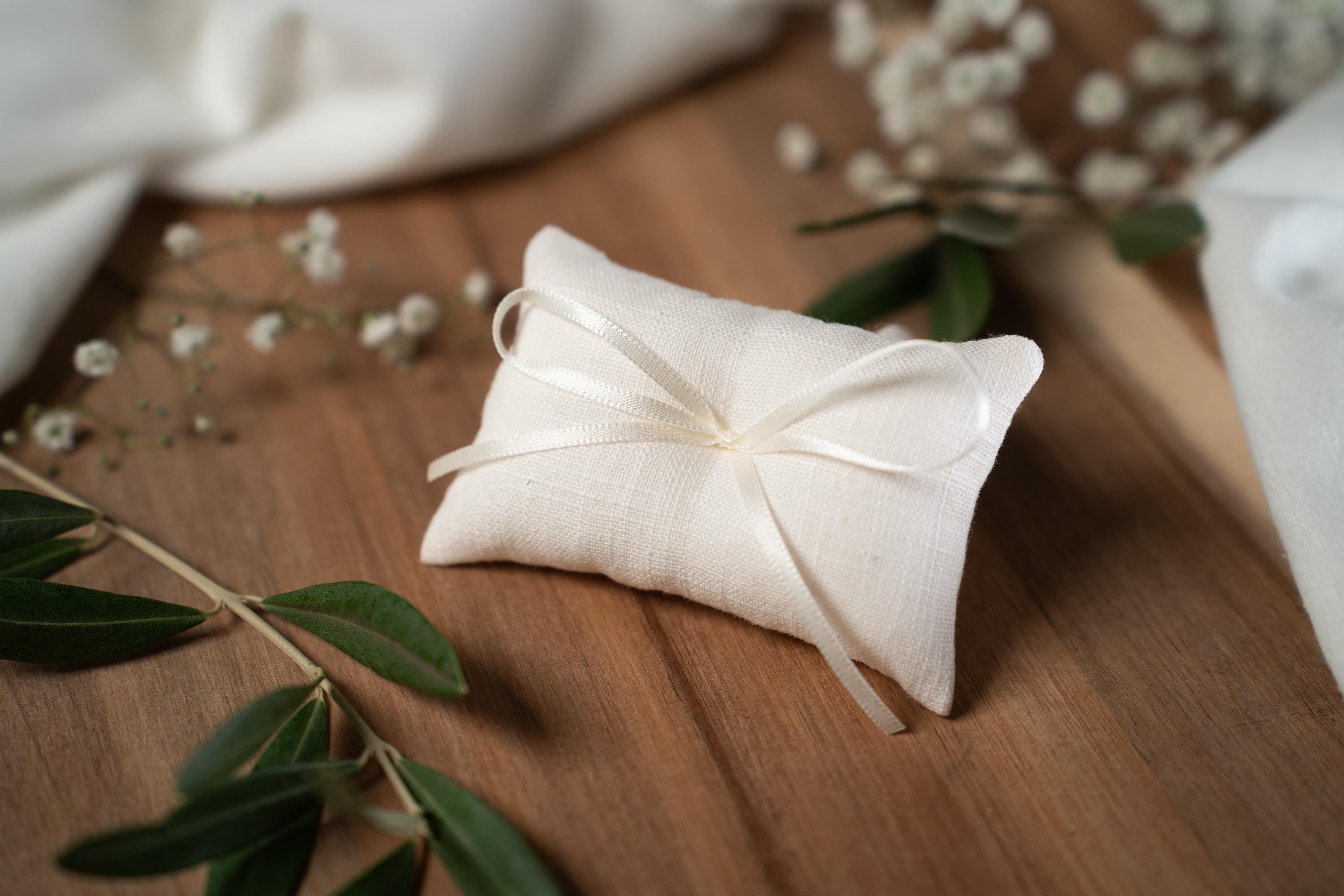 Ringkissen für Ringbox | Hochzeit personalisiert | Seidenband, verschiedene Farben | Handgemachtes Kissen für Eheringe