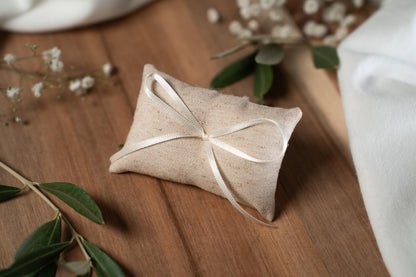 Ringkissen für Ringbox | Hochzeit personalisiert | Seidenband, verschiedene Farben | Handgemachtes Kissen für Eheringe