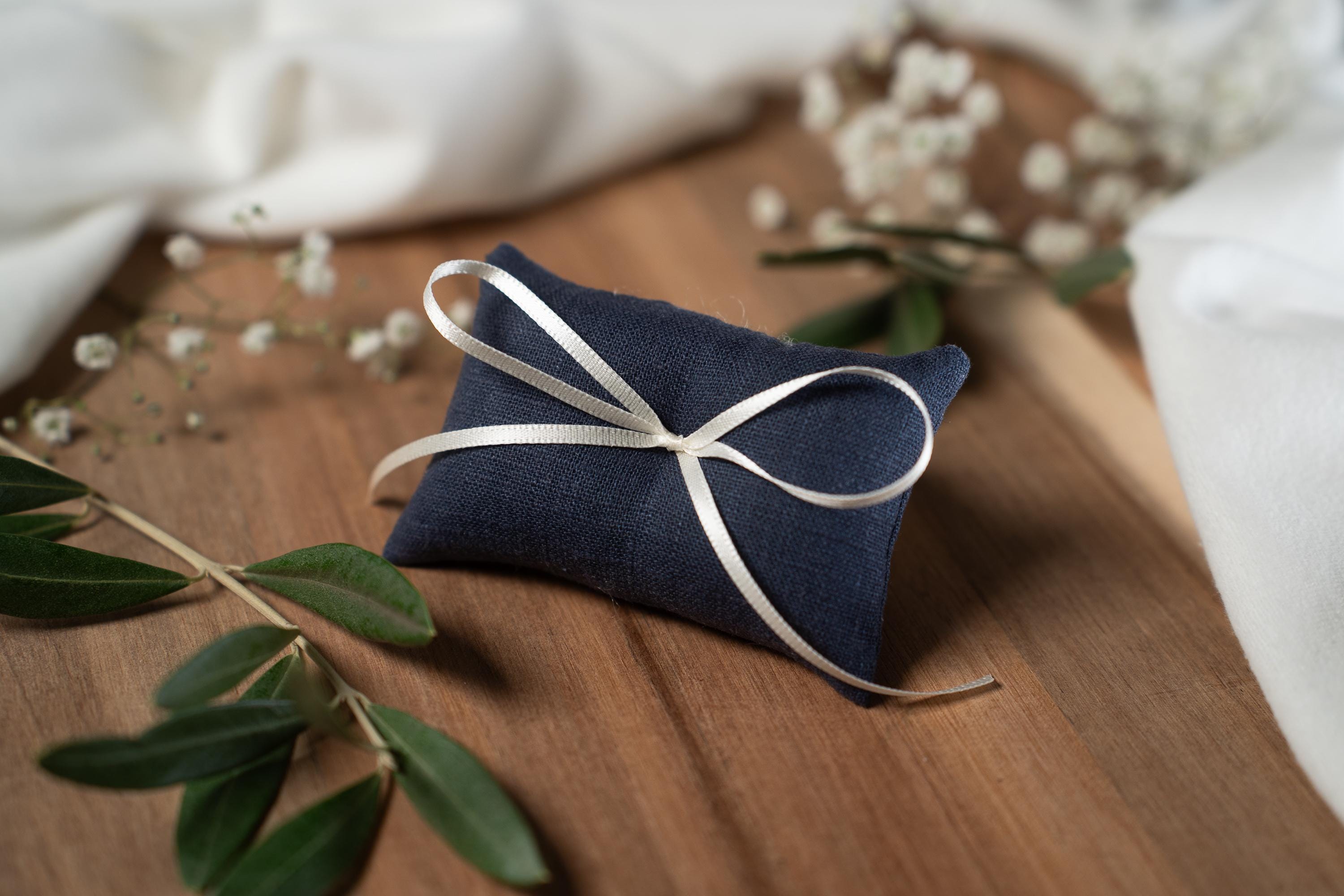 Ringkissen für Ringbox | Hochzeit personalisiert | Seidenband, verschiedene Farben | Handgemachtes Kissen für Eheringe