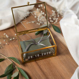Personalisierte Ringbox aus Glas in Gold mit oliv Kissen | Vintage-Ringbox für Hochzeit & Verlobung