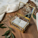Ringbox Gold mit hellblauem Kissen | personalisiert mit Namen und Datum