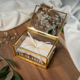 Personalisierte Ringbox aus Glas in Gold mit vintage Kissen | Vintage-Ringbox für Hochzeit & Verlobung