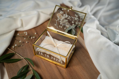 Personalisierte Ringbox aus Glas in Gold mit vintage Kissen | Vintage-Ringbox für Hochzeit & Verlobung
