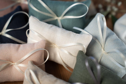 Ringkissen für Ringbox | Hochzeit personalisiert | Seidenband, verschiedene Farben | Handgemachtes Kissen für Eheringe