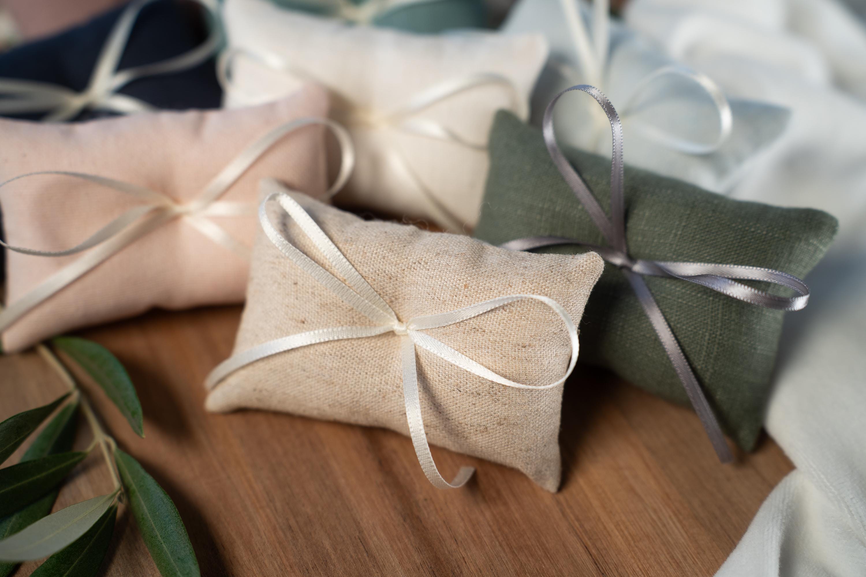 Ringkissen für Ringbox | Hochzeit personalisiert | Seidenband, verschiedene Farben | Handgemachtes Kissen für Eheringe