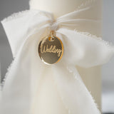 Hochzeitskerze personalisiert – elegante Traukerze mit Initialen & Datum, weiße Hochzeitskerze mit Chiffonschleife