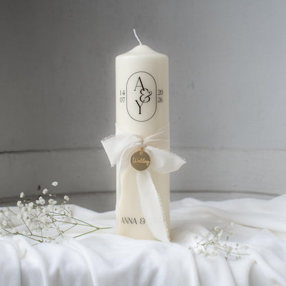 Hochzeitskerze personalisiert – elegante Traukerze mit Initialen & Datum, weiße Hochzeitskerze mit Chiffonschleife