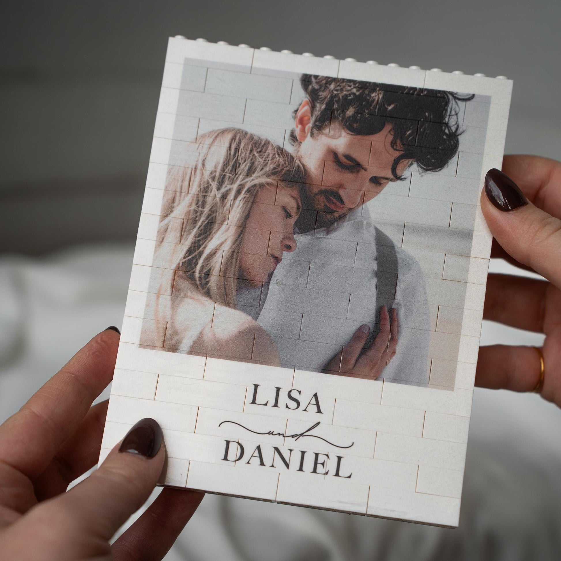Personalisiertes Fotomosaik aus Klemmbausteinen – individuelles Bild aus Bausteinen mit Namen