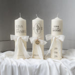 Hochzeitskerze personalisiert – elegante Traukerze mit Initialen & Datum, weiße Hochzeitskerze mit Chiffonschleife