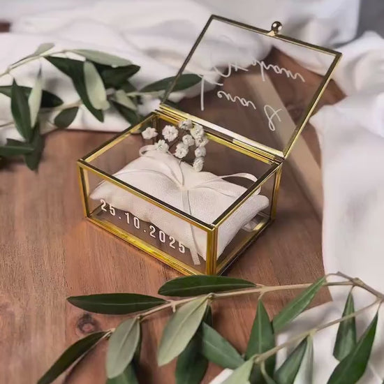 Personalisierte Ringbox aus Glas in Gold mit petrol Kissen | Vintage-Ringbox für Hochzeit & Verlobung